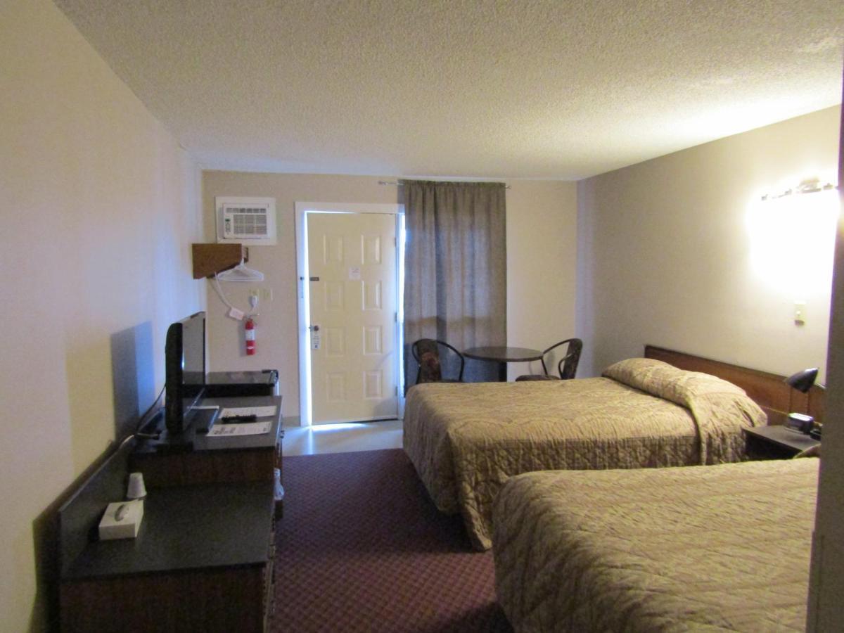Airways Motel Cold Lake Екстериор снимка