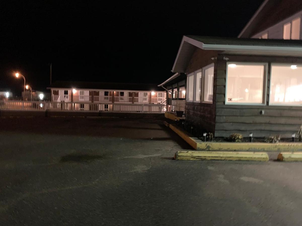 Airways Motel Cold Lake Екстериор снимка
